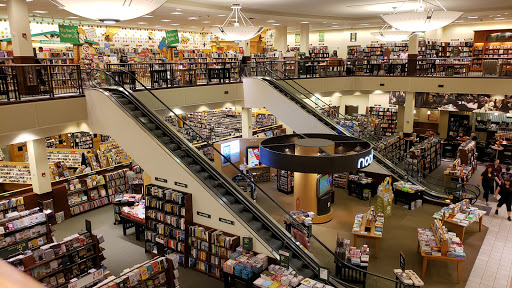 Book Store «Barnes & Noble Booksellers Boca Raton», reviews and photos, 1400 Glades Rd, Boca Raton, FL 33431, USA