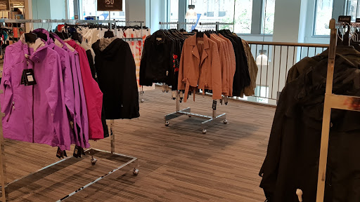 Department Store «Nordstrom Rack 12th Street», reviews and photos, 555 12th St NW c120, Washington, DC 20004, USA