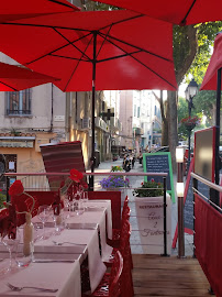 Atmosphère du Restaurant français Aux 2 Fontaines à Lorgues - n°2