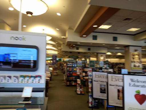Book Store «Barnes & Noble», reviews and photos, 444 Broadway, Saugus, MA 01906, USA