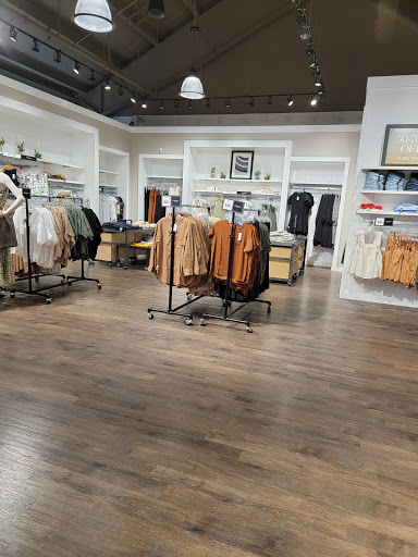 Clothing Store «Banana Republic», reviews and photos, 454 Evergreen Ct, Central Valley, NY 10917, USA