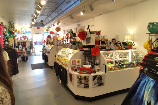 Vintage Clothing Store «Mad Mod Shop», reviews and photos, 6780 McKinley St #140, Sebastopol, CA 95472, USA