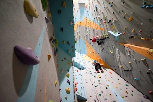Indoor climbing ramps image