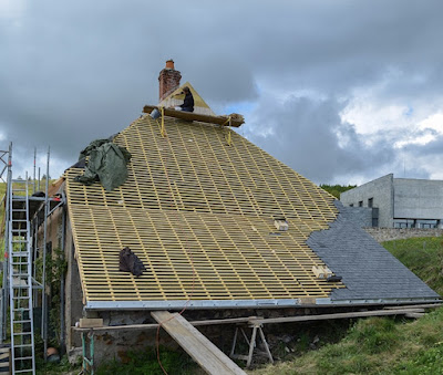 Couvreur 95 - MW RENOV 95 - Ravalement - isolation - nettoyage toiture - zinguerie - couverture - pose de Velux à Bessancourt