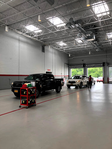 Toyota Dealer «Sunrise Toyota», reviews and photos, 3984 Sunrise Hwy, Oakdale, NY 11769, USA