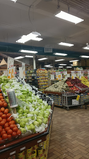 Produce Market «Fresh Farms», reviews and photos, 2626 W Devon Ave, Chicago, IL 60659, USA