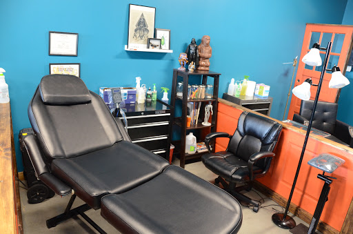 Tattoo Shop «Lucky Gal Tattoo & Piercing», reviews and photos, 1550 N Ankeny Blvd #102, Ankeny, IA 50023, USA