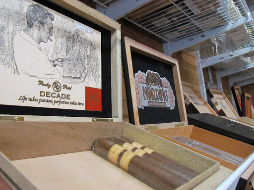 Tobacco Shop «Tobacco Town», reviews and photos, 17108 Fort St, Riverview, MI 48193, USA