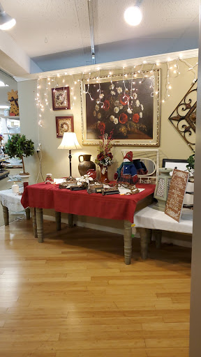 Thrift Store «Re-Uzit Shop of New Holland», reviews and photos, 707 W Main St, New Holland, PA 17557, USA