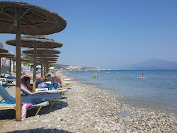 Paralia Potokaki'in fotoğrafı uçurumlarla desteklenmiş