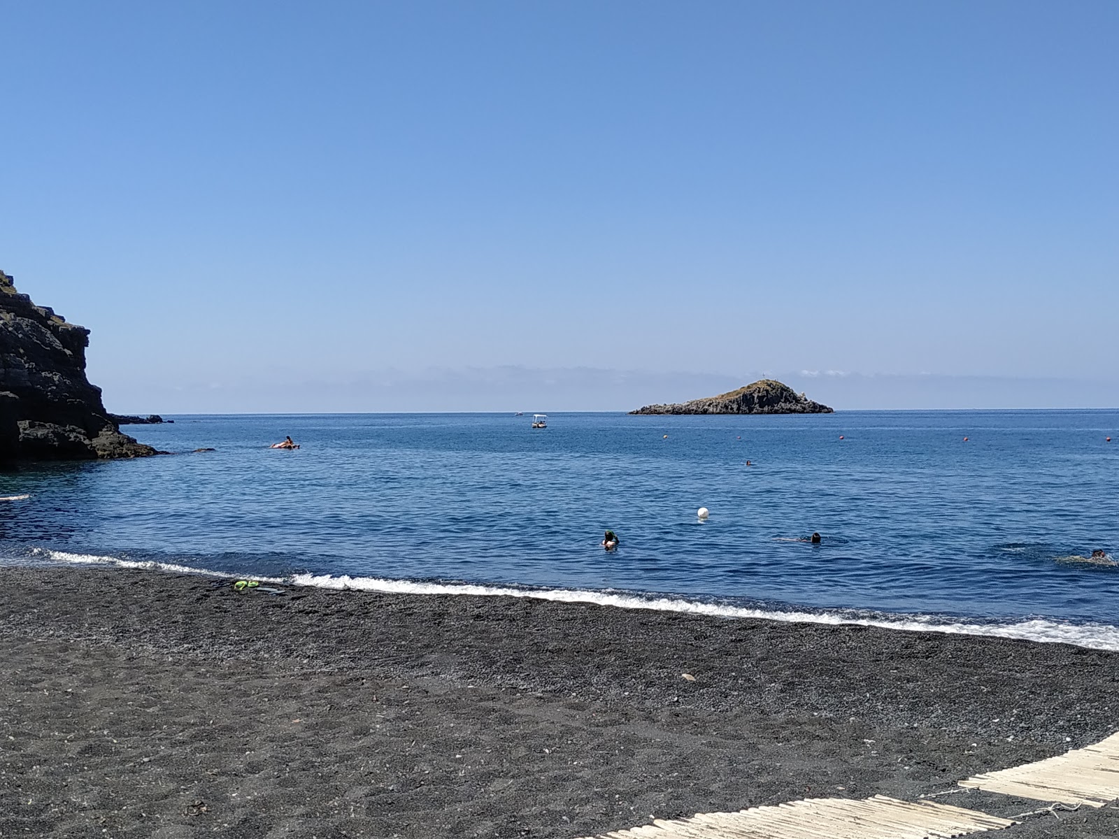 Photo de Spiaggia Nera zone de station balnéaire