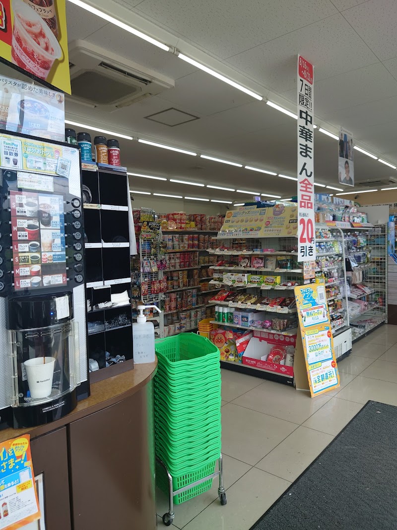 ファミリーマート 亀岡本梅町店