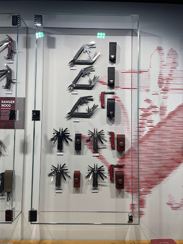 Kommentare und Rezensionen über Victorinox Flagship Store Geneva