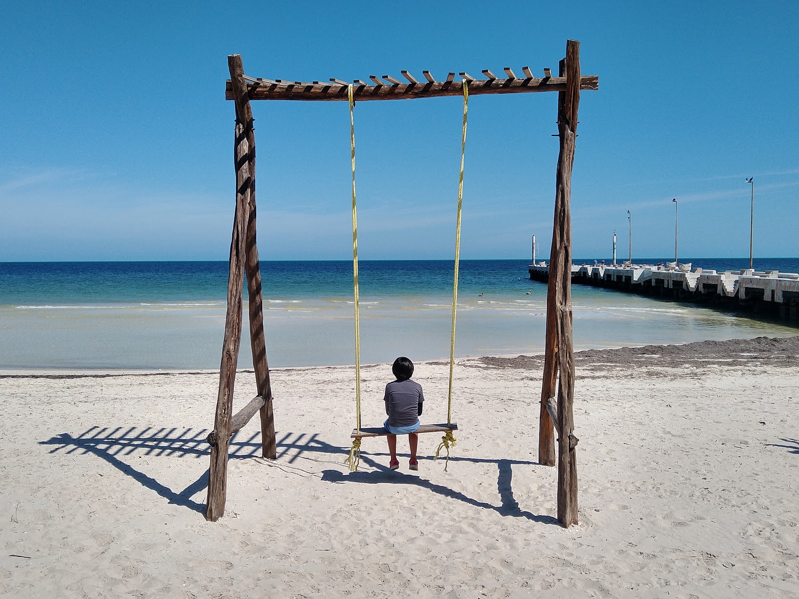 Playa Telchac Puerto的照片 带有长直海岸