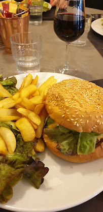 Hamburger du Restaurant français Le Grand Bleu à Saint-Gilles-Croix-de-Vie - n°4