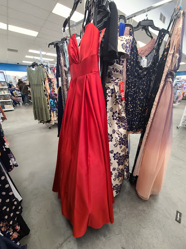 Clothing Store «Ross Dress for Less», reviews and photos, 640 Concar Dr, San Mateo, CA 94402, USA