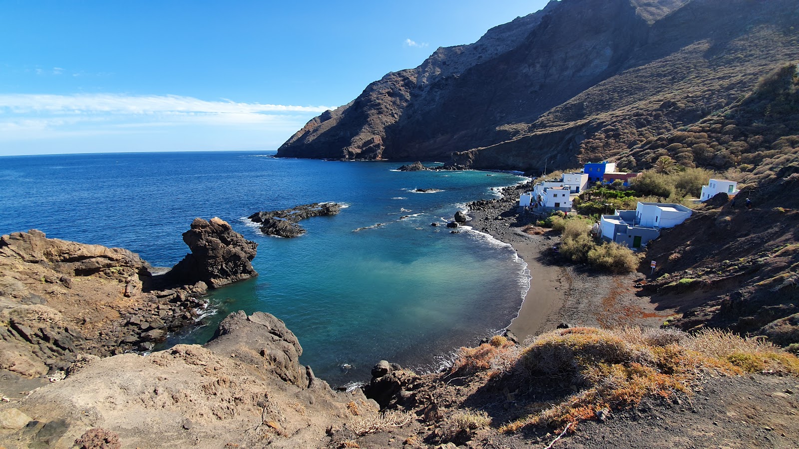 Foto di Playa Casas Blancas con una superficie del sabbia grigia