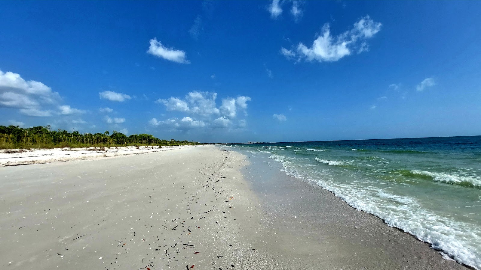 Foto van Bonita beach - populaire plek onder ontspanningskenners