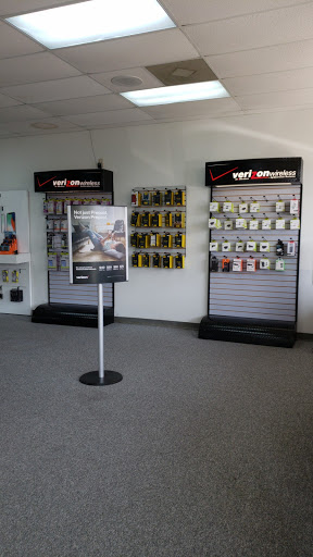 Cell Phone Store «Verizon Authorized Retailer - A Wireless», reviews and photos, 200 Main St W #101, Rainsville, AL 35986, USA