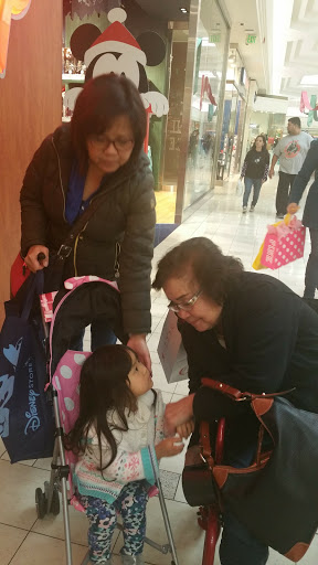 Toy Store «Disney Store», reviews and photos, 1 Sun Valley Mall, Concord, CA 94520, USA