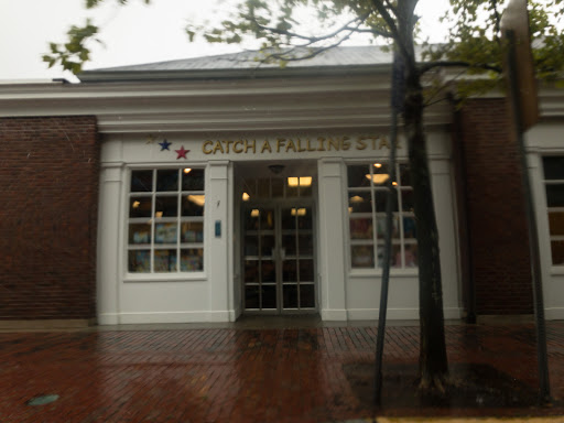 Catch a Falling Star, 7 Depot Square, Lexington, MA 02420, USA, 
