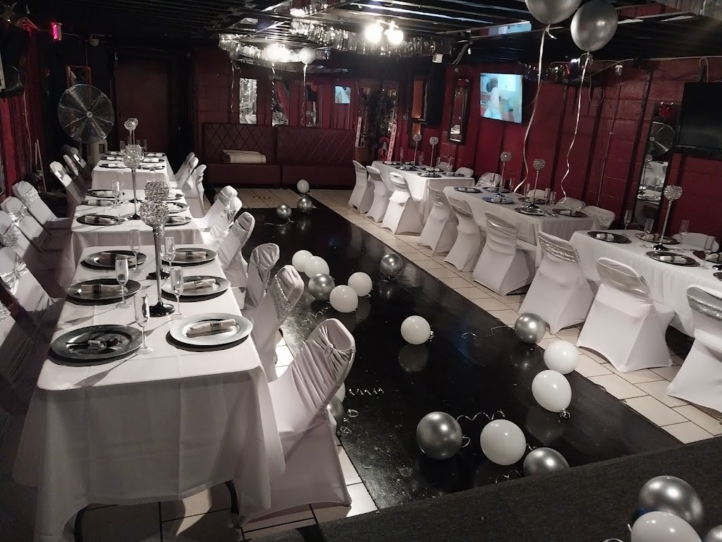 Richie Rich 12 Stop Restaurant & Lounge 20748