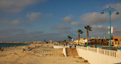 Zdjęcie Al Mubarak Beach z powierzchnią turkusowa czysta woda