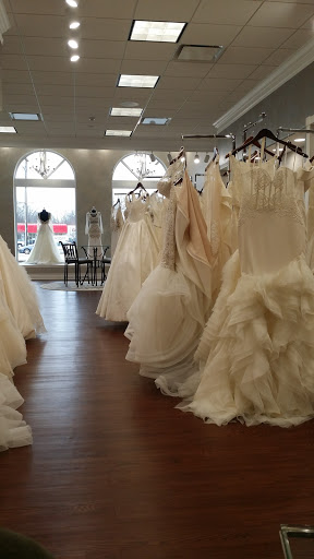 Bridal Shop «Bella Bianca Bridal», reviews and photos, 17W527 E Roosevelt Rd, Oakbrook Terrace, IL 60181, USA