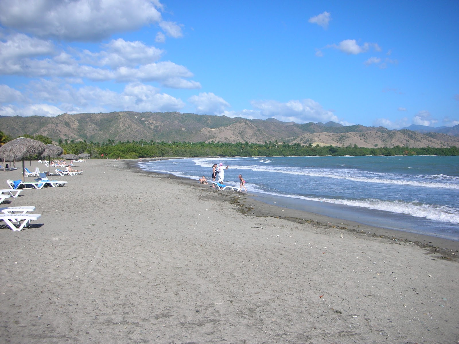 Fotografie cu Playa Paralon cu o suprafață de apa turcoaz