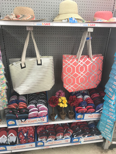 Dollar Store «FAMILY DOLLAR», reviews and photos, 1450 NE 123rd St, North Miami, FL 33161, USA