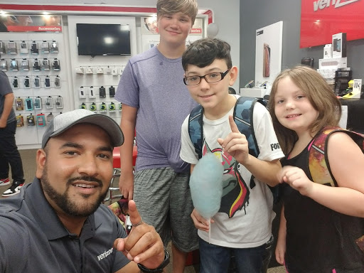 Cell Phone Store «Verizon Authorized Retailer, TCC», reviews and photos, 4737 Concord Pike #590, Wilmington, DE 19803, USA