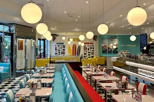 Holly's Diner Plaisir image