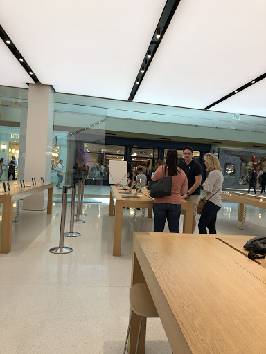 Computer Store «Apple Jordan Creek», reviews and photos, 101 Jordan Creek Pkwy, West Des Moines, IA 50266, USA