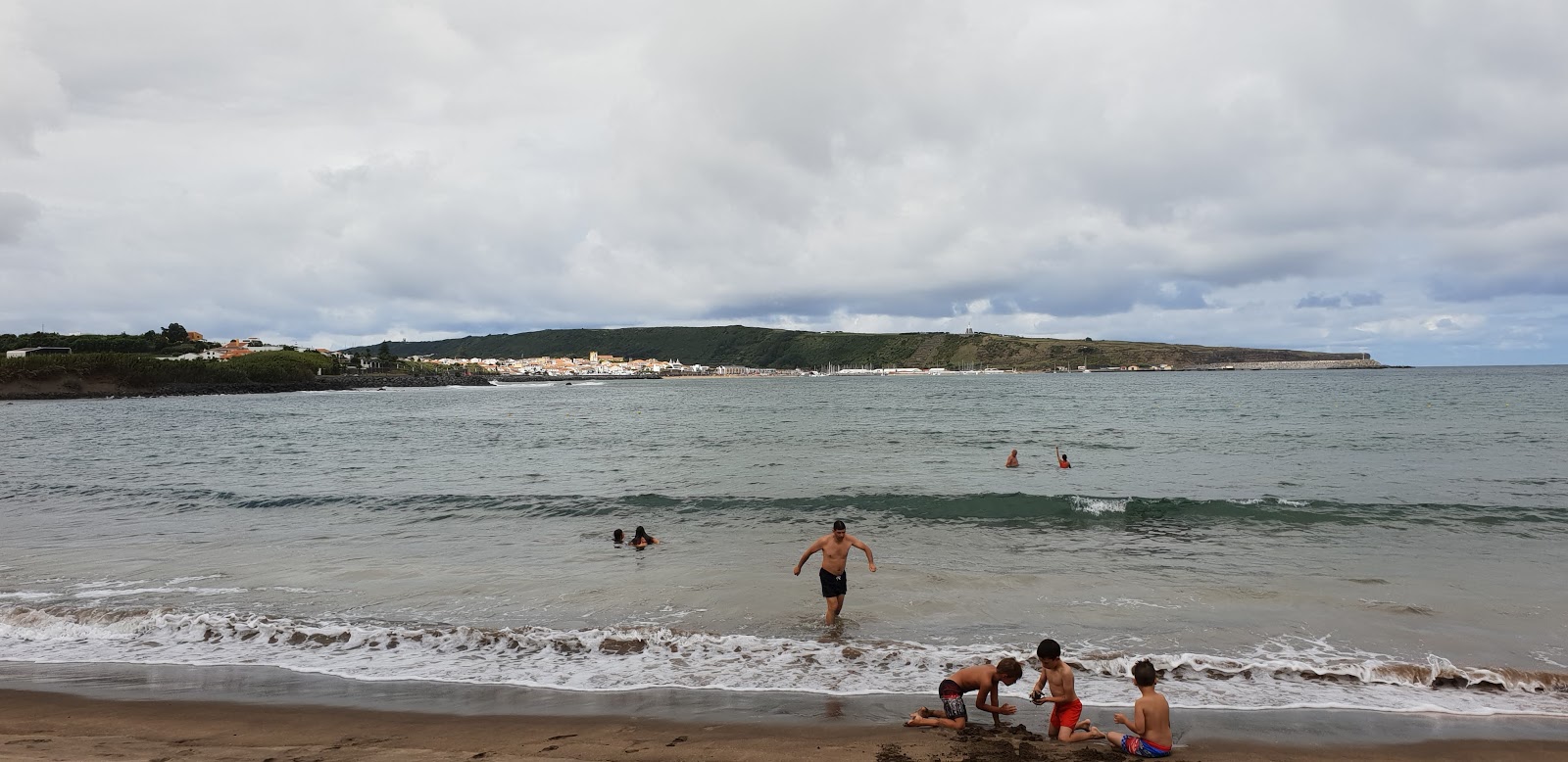 Foto di Praia da Riviera e l'insediamento