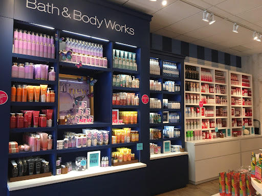 Beauty Supply Store «Bath & Body Works», reviews and photos, 10385 Dixie Hwy, Louisville, KY 40272, USA