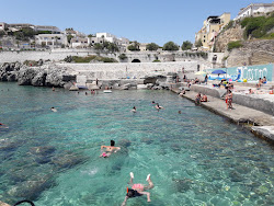 Marina Castro beach'in fotoğrafı düz bir kıyı şeridi ile birlikte
