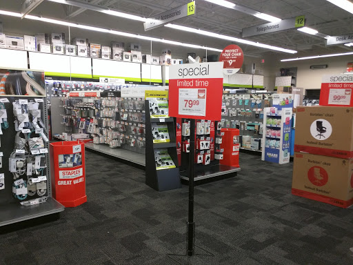 Office Supply Store «Staples», reviews and photos, 7910 Gall Blvd, Zephyrhills, FL 33541, USA