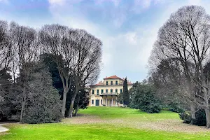 Parco Villa Borromeo image