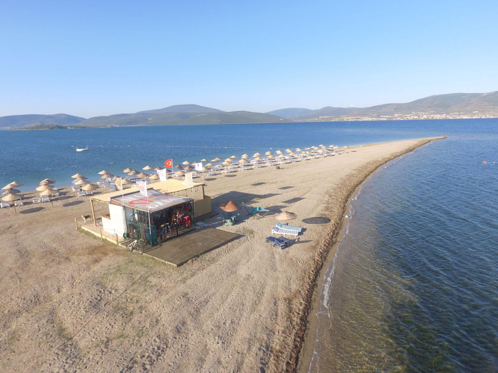 Foto von Ozbek Beach mit kleine, braune kiesel Oberfläche