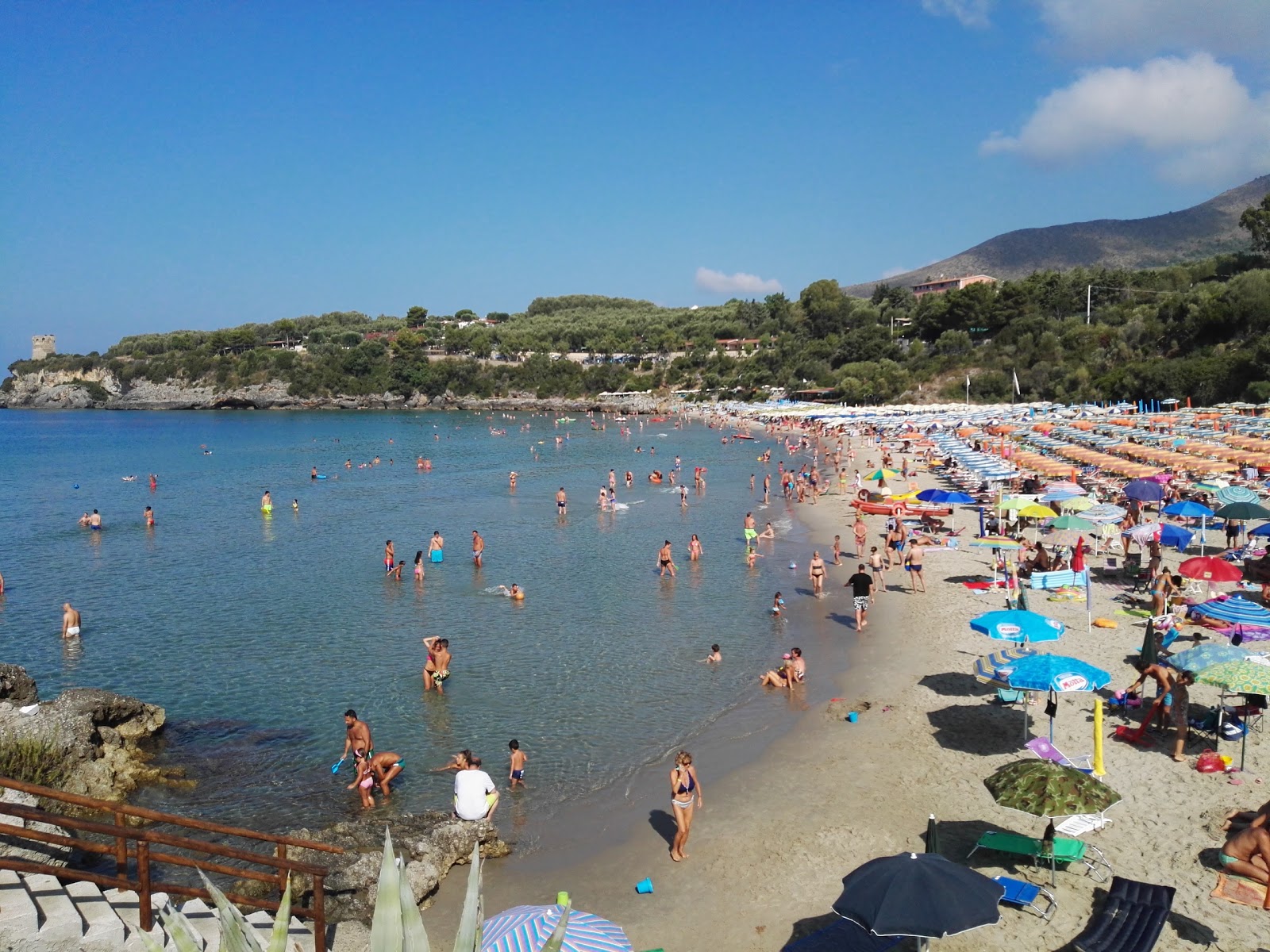 Calanca Plajı'in fotoğrafı mavi sular yüzey ile