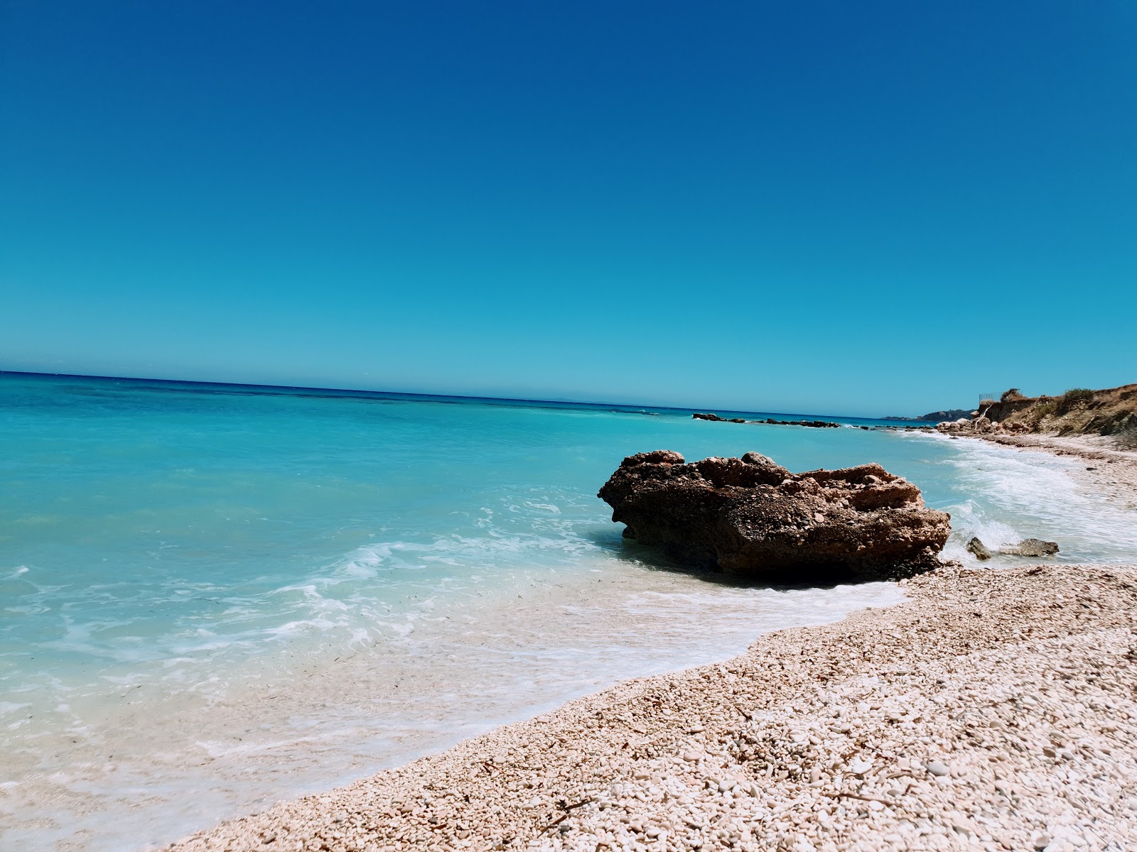 Foto de Laperda Beach - lugar popular entre os apreciadores de relaxamento