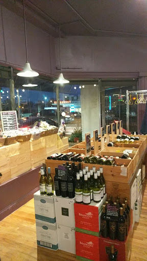 Wine Store «The Wine Merchant», reviews and photos, 3972 Edwards Rd, Cincinnati, OH 45209, USA