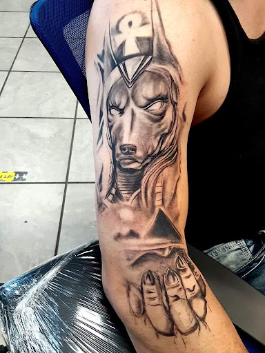 Tattoo Shop «Wizard Tattoo Studio», reviews and photos, 5780 S M L King Jr Pkwy, Beaumont, TX 77705, USA