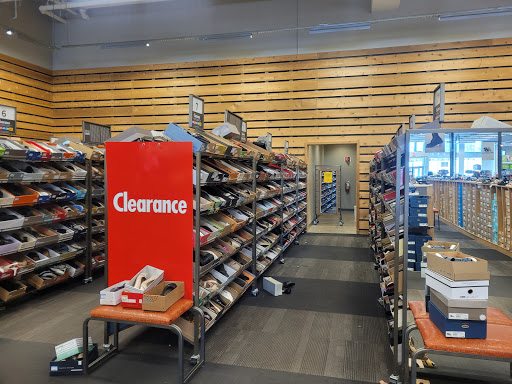 Shoe Store «DSW Designer Shoe Warehouse», reviews and photos, 43 Middlesex Turnpike, Burlington, MA 01803, USA