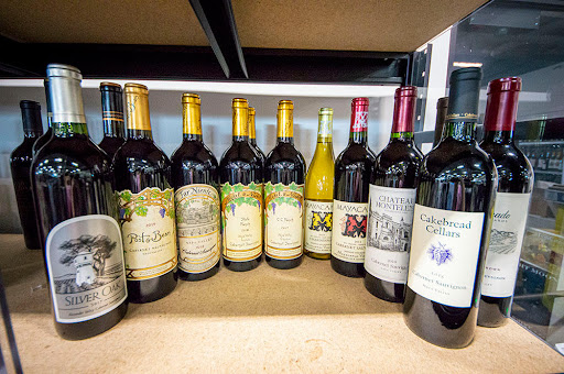 Liquor Store «Shoregate Beverage & Liquor», reviews and photos, 30498 Lakeshore Blvd, Willowick, OH 44095, USA