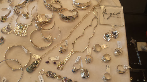 Jewelry Repair Service «Quikset Jewelry & Watch Repair», reviews and photos, 4848 Lemmon Ave #108, Dallas, TX 75219, USA