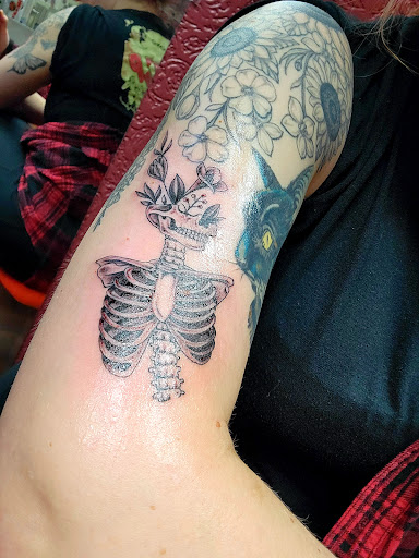 Tattoo Shop «American Graffiti Tattoos», reviews and photos, 630 W Grand River Ave, Brighton, MI 48116, USA