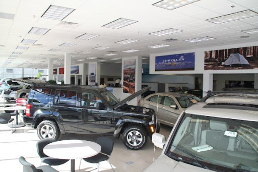 Car Dealer «Roseville Chrysler Jeep Dodge RAM», reviews and photos, 2805 Long Lake Rd, Roseville, MN 55113, USA
