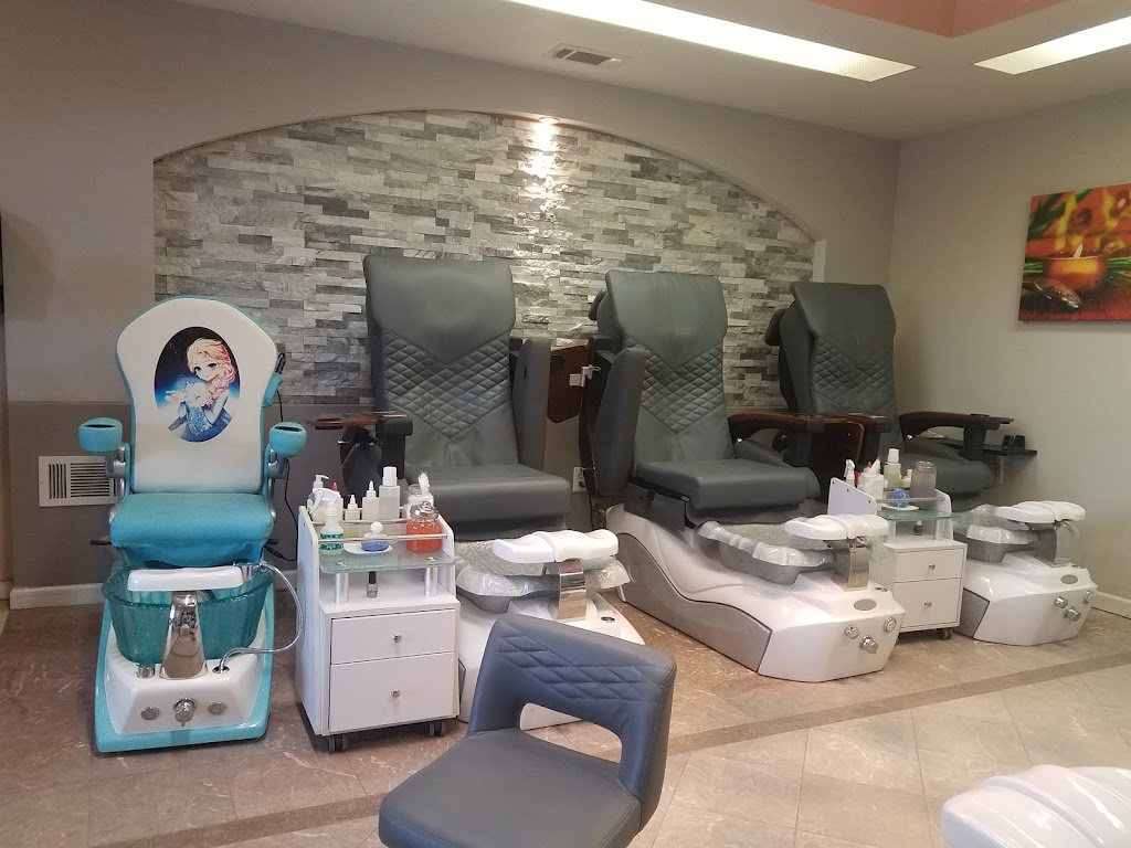 T & T Nails & Day Spa 19043