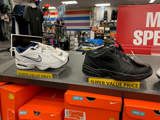 Sporting Goods Store «Big 5 Sporting Goods», reviews and photos, 13440 Whittier Blvd, Whittier, CA 90605, USA